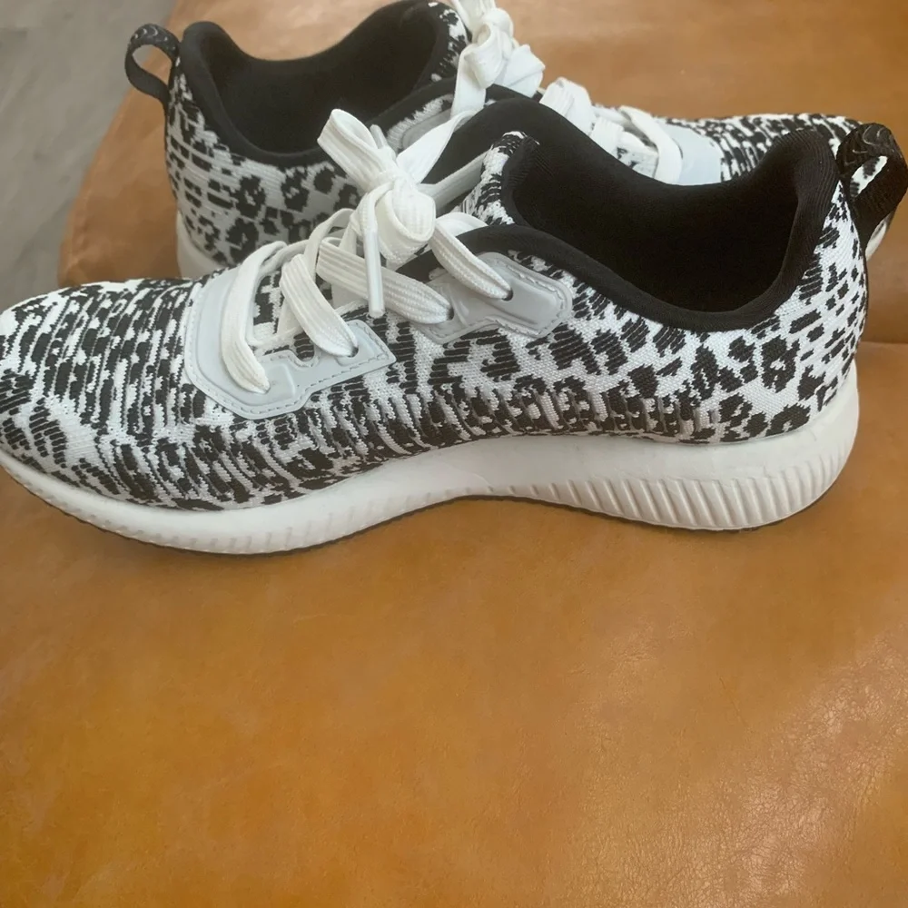 New Skechers casual - Picture 2 of 3